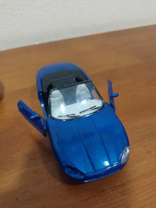 Miniaturas Audi A4 y Jaguar XK8 escala 1/32