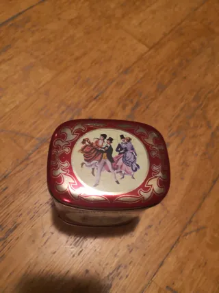 Caja de latón decorada 12cm x 8cm x 10cm