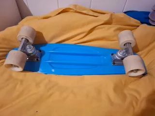 Monopatín azul. Usado en un par de ocasiones.