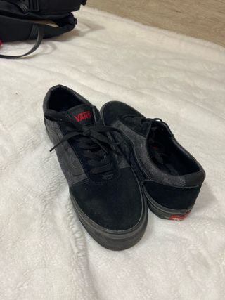 Lote 2 pares zapatillas Munich y Vans Talla 40.5