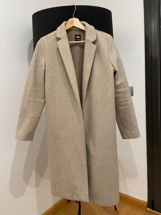 Abrigo Zara largo beige