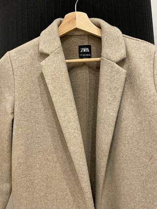 Abrigo Zara largo beige