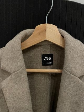 Abrigo Zara largo beige