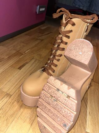 Botines de plataforma con cordones