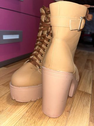 Botines de plataforma con cordones