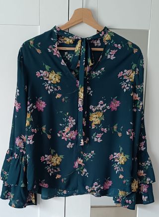 Blusa floral Bershka talla M