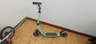 Patinete infantil color menta con freno en el mani