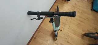 Patinete infantil color menta con freno en el mani