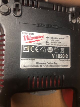 Cargador Milwaukee V 1828 C