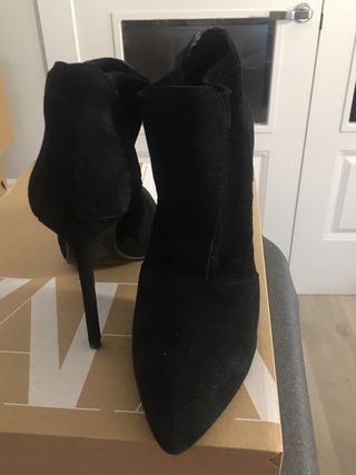 Botines de tacón fino en ante