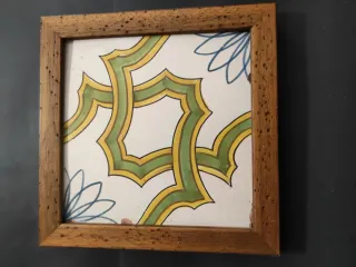 Ladrillo antigua pintado a mano con marco.