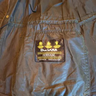 Chubasquero hombre marrón