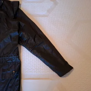 Chubasquero hombre marrón