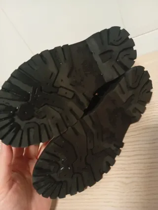 Zapatos Zara charol con pedrería 37