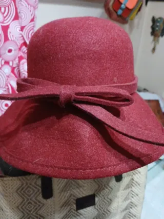 Sombrero de fieltro con lazo, granate.nuevo