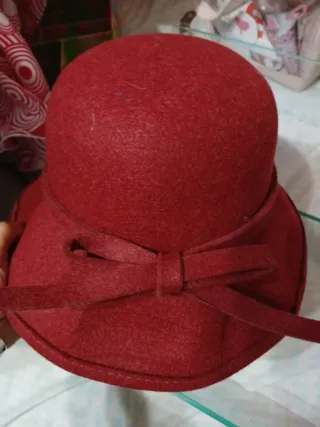 Sombrero de fieltro con lazo, granate.nuevo