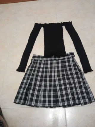 Conjunto Falda Plisada y Blusa Off Shoulde  por 5€