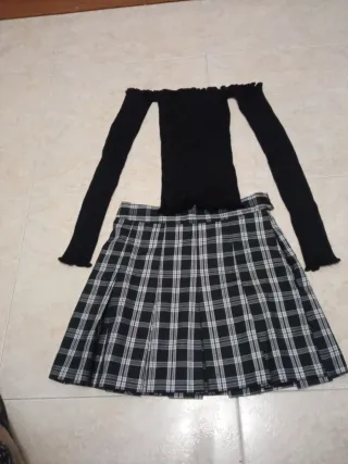 Conjunto Falda Plisada y Blusa Off Shoulde  por 5€