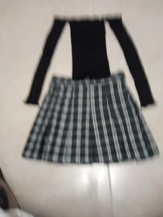 Conjunto Falda Plisada y Blusa Off Shoulde  por 5€