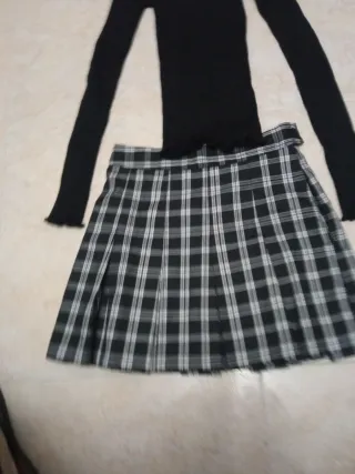 Conjunto Falda Plisada y Blusa Off Shoulde  por 5€