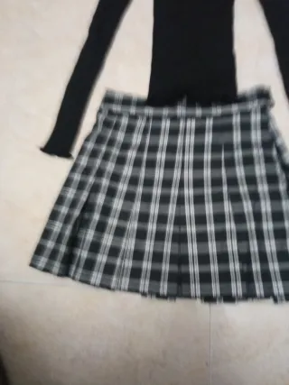 Conjunto Falda Plisada y Blusa Off Shoulde  por 5€