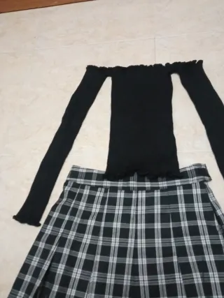 Conjunto Falda Plisada y Blusa Off Shoulde  por 5€