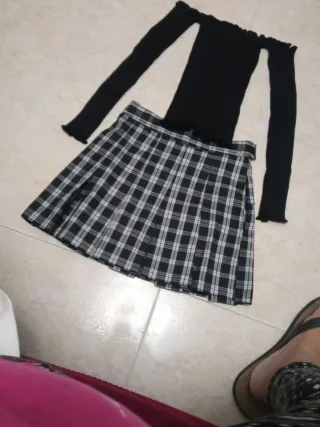 Conjunto Falda Plisada y Blusa Off Shoulde  por 5€