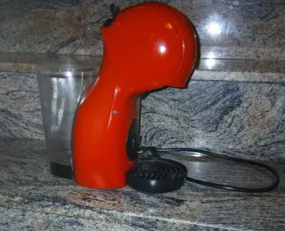 Cafetera Dolce Gusto Roja