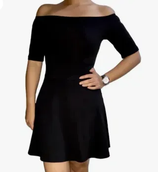 Vestido negro escotado manga 3/4