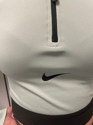 crop top manga larga de nike