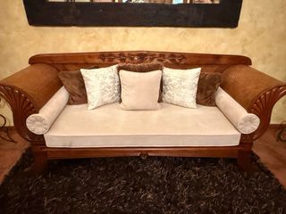 Banca de madera tallada estilo clásico