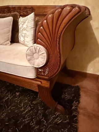 Banca de madera tallada estilo clásico