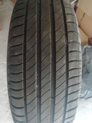 4 ruedas michelin con sus respectivas llantas