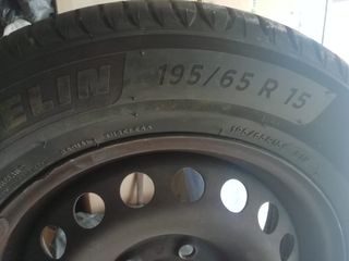 4 ruedas michelin con sus respectivas llantas