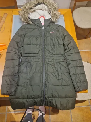 Abrigo Hollister niña Talla XS verde