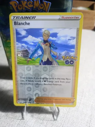 Carta Pokémon GO Blanche Entrenador 2022