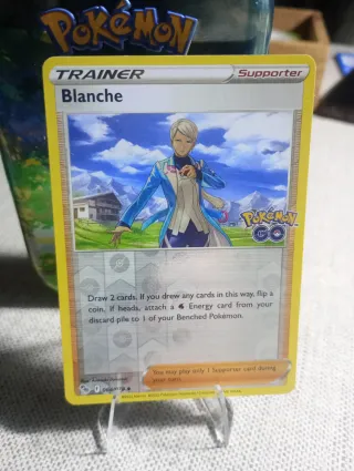 Carta Pokémon GO Blanche Entrenador 2022