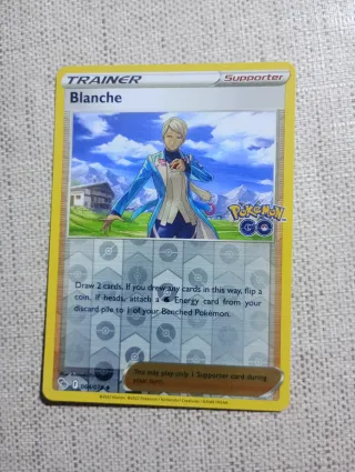 Carta Pokémon GO Blanche Entrenador 2022