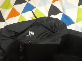 Chaqueta acolchada negra hombre