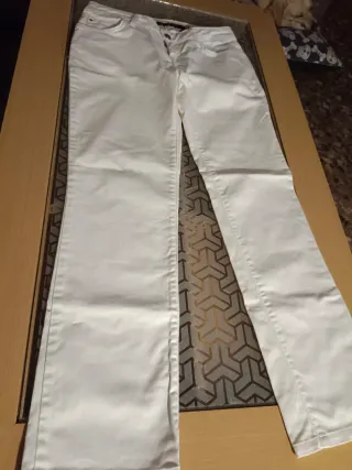 Pantalón Zara