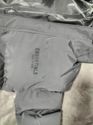 Chaqueta Essentials Gris