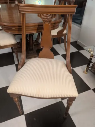 Conjunto mesa extensible, vitrina y 6 sillas