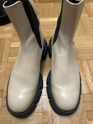 Botas Zara Beige y Negras