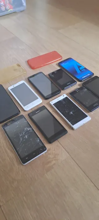 Lote de móviles rotos