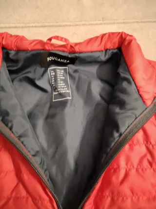 Chaleco acolchado Decathlon rojo Talla 10 años
