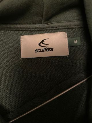 Sudadera con capucha y bolsillo delantero