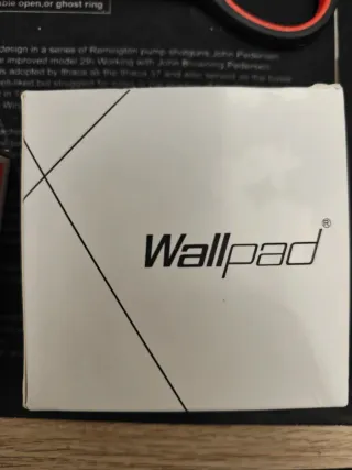 Timbre plateado con diseño de campana