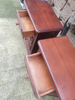 Mesitas de noche antiguas de madera