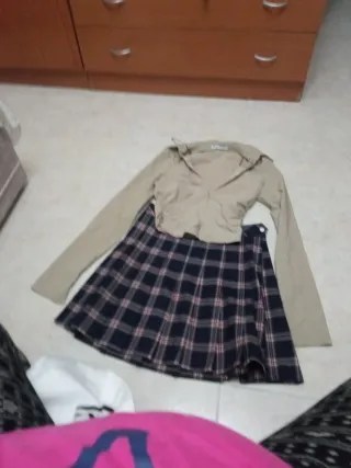 Conjunto falda y blusa beige y multicolor