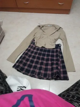 Conjunto falda y blusa beige y multicolor